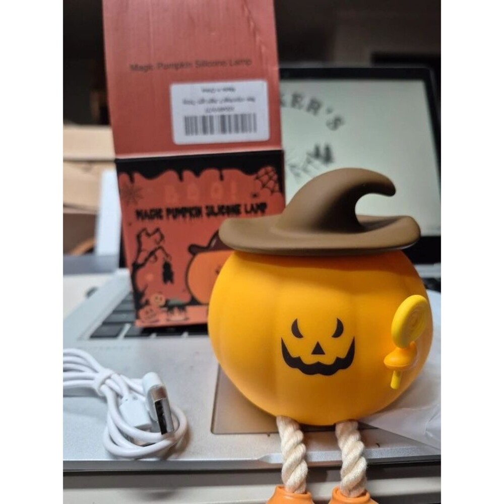 Quishy Pumpkin Halloween Lamp